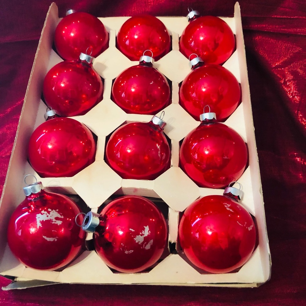 — Noelle vintage red glass balls